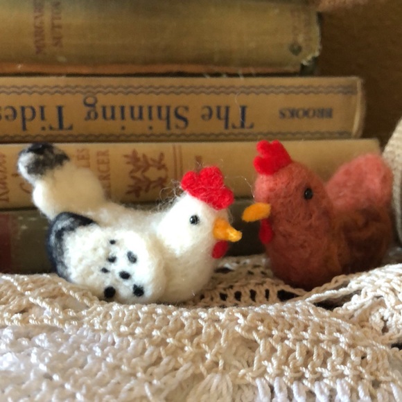COPY - Set of 4 handmade needle felted chickens hens - Picture 3 of 16